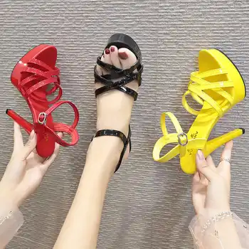 Sandále dámske 2021 nové vysoké podpätky dámske letné tenké päty kórejských žien jednom riadku, pracka malých detí módne sandále